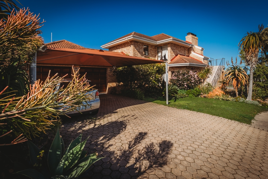 7 Bedroom Property for Sale in Outeniqua Strand Western Cape